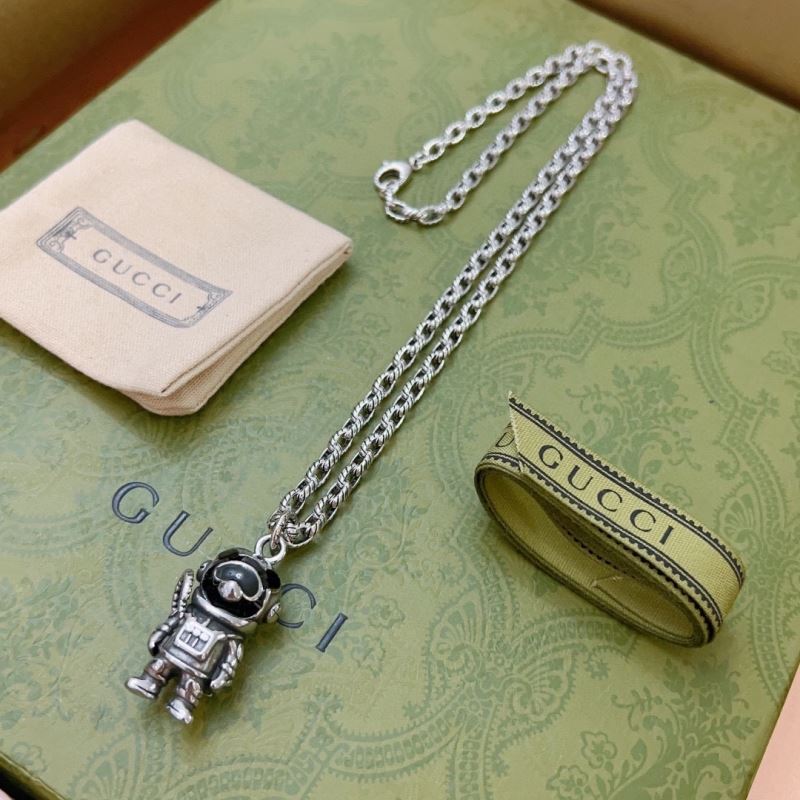 G*u*i necklaces
